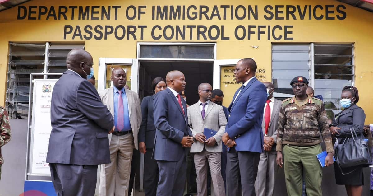Kithure Kindiki fait une visite impromptue au département de l'immigration au milieu d'un tollé public contre la médiocrité des services