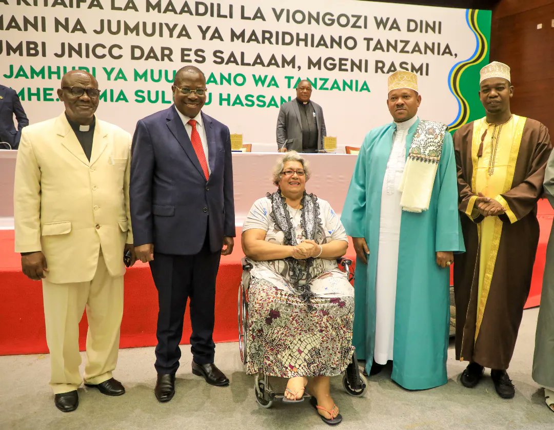 Former des citoyens responsables, dit Mpango aux chefs religieux