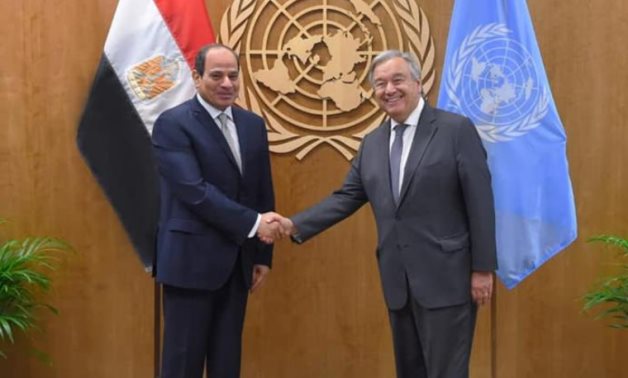 Le président Sissi rencontre le secrétaire général de l'ONU en marge du 31e sommet arabe en Algérie