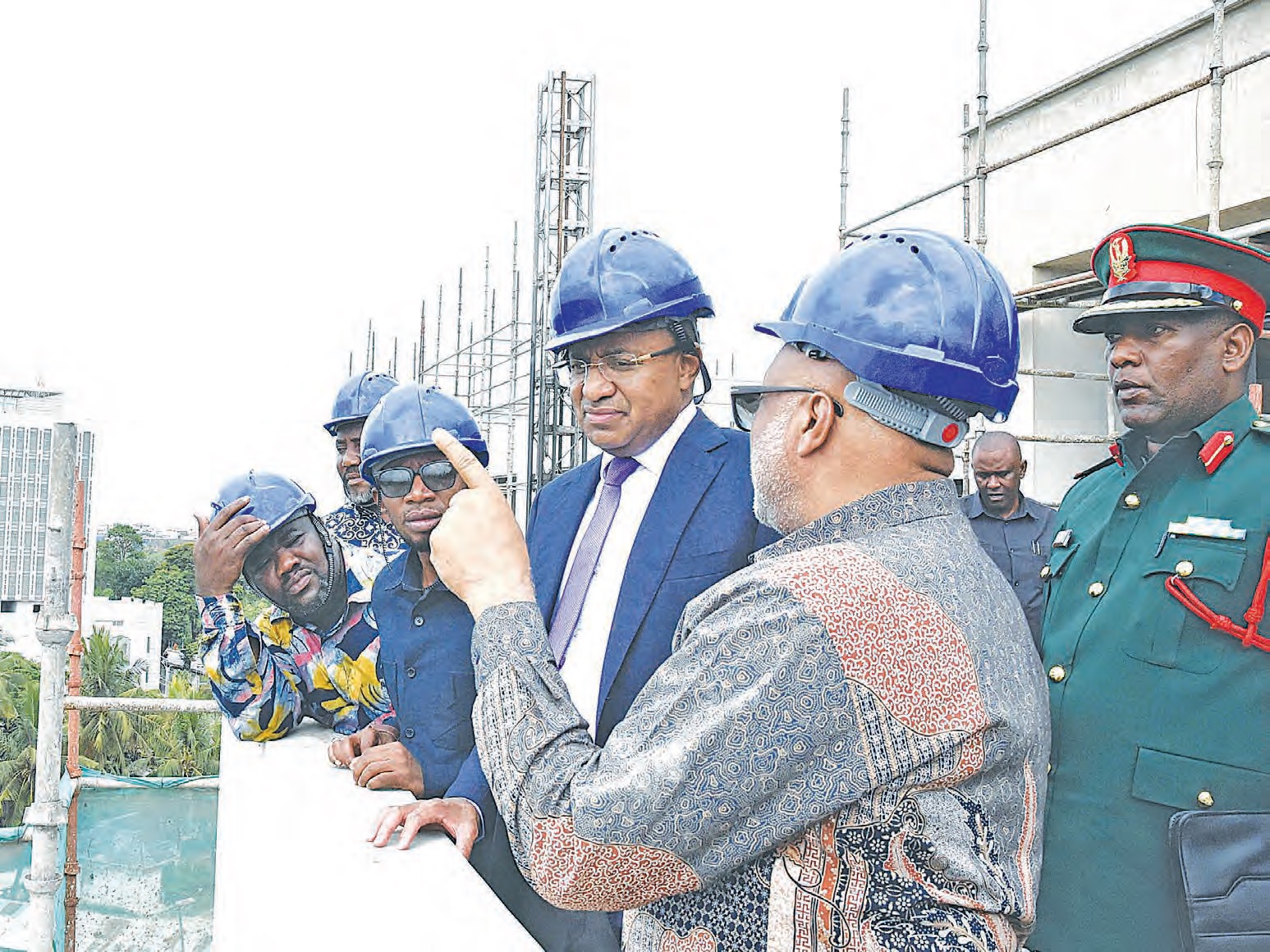 Mwinyi approuve le rythme du projet de l'hôpital de Lumumba