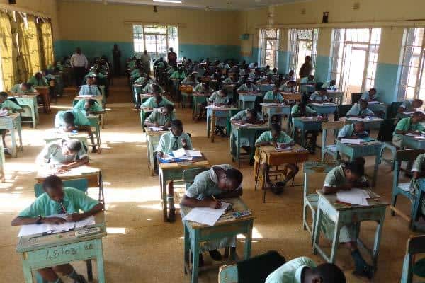 Nyahururu : un candidat du KCPE subit des brûlures en mettant le feu à des livres après avoir terminé ses examens