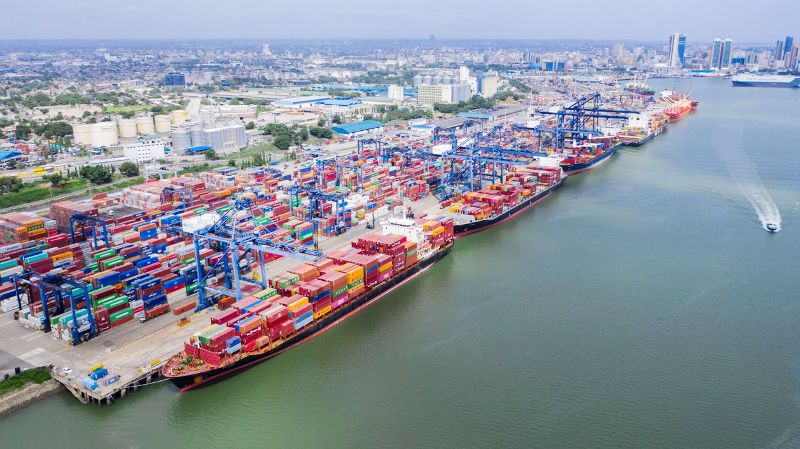 Plus de 2 000 véhicules sont déchargés quotidiennement au port de Dar – officiel