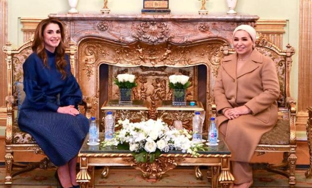 La première dame d'Égypte accueille la visite de la reine Rania de Jordanie au Caire