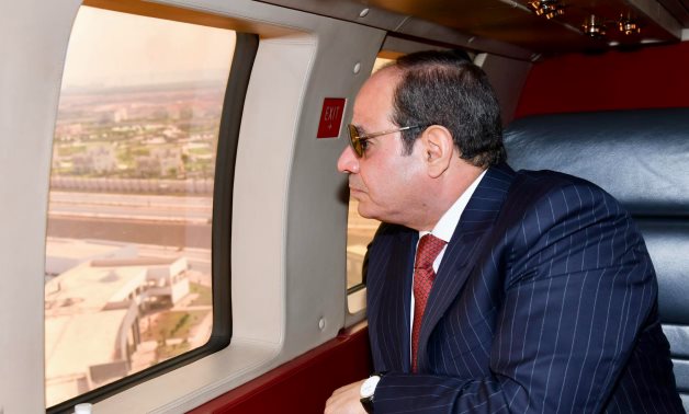 Le président Sissi retourne en Égypte après avoir participé au sommet consultatif d'Abu Dhabi