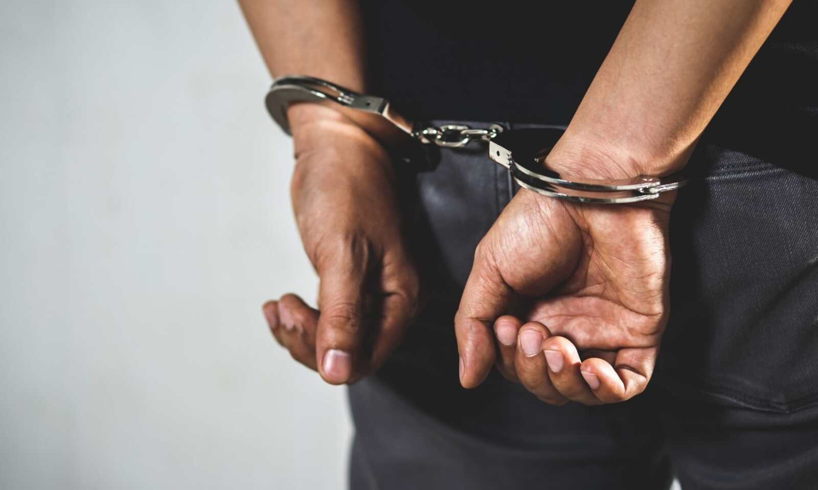 Une enseignante mise en examen pour avoir violé une élève