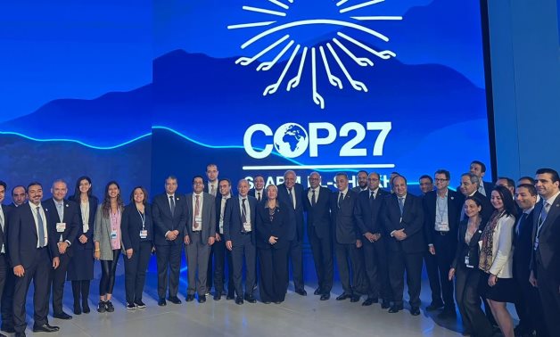 COP27 President Sameh Shoukry and climate change negotiators pose for a picture at the end of the conference in Sharmy El Sheikh- press photo