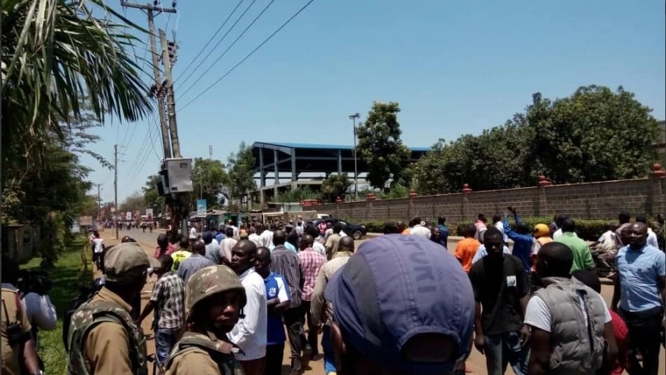 Maandamano: 1 abattu à Kisumu alors que la police engage des manifestants dans des batailles en cours