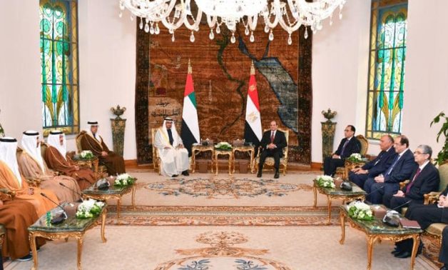 Le président Sissi et son homologue des Émirats arabes unis discutent des moyens de développer une coopération conjointe