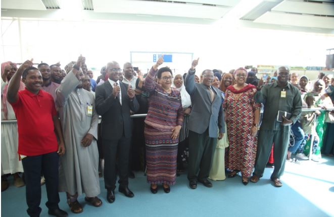 Des larmes de joie alors que les Tanzaniens évacués au Soudan rentrent chez eux sains et saufs