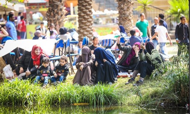 Egyptians celebrate Sham El-Nessim at Orman Park- Egypt Today/Hazem Abdel-Samad