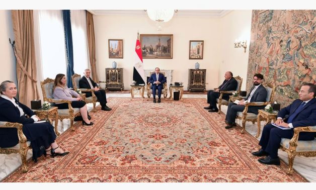 Sissi et le chef du HCR discutent d'une coopération plus poussée dans le cadre des responsabilités de l'Égypte envers les réfugiés