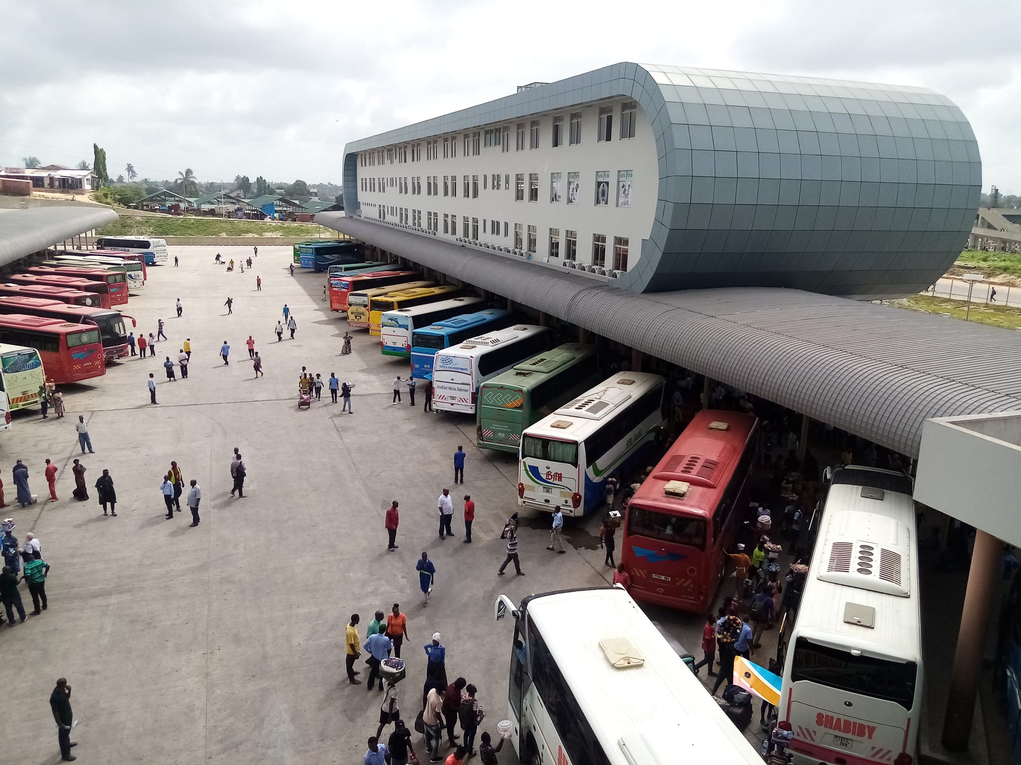 La Tanzanie lève l'interdiction de voyager de nuit pour les services de bus
