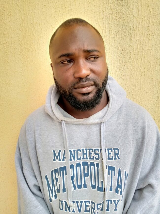 La police arrête un utilisateur de médias sociaux qui a tweeté "Tuons tous les Igbos"