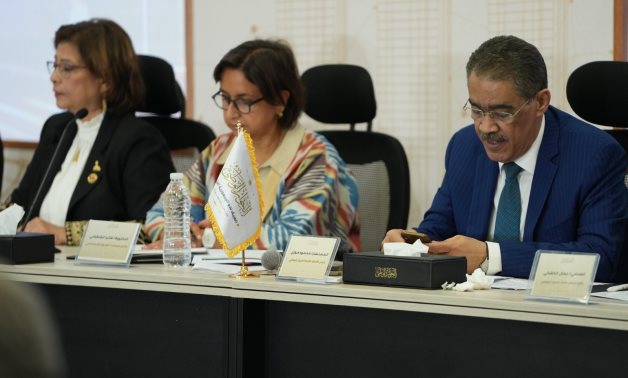 Members of the National Dialogue discuss the health system - press photo