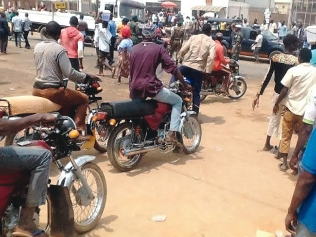 Après 10 ans sur la route, j'ai maîtrisé les ébats des voleurs, des extorqueurs, dit le coureur d'okada, Umar