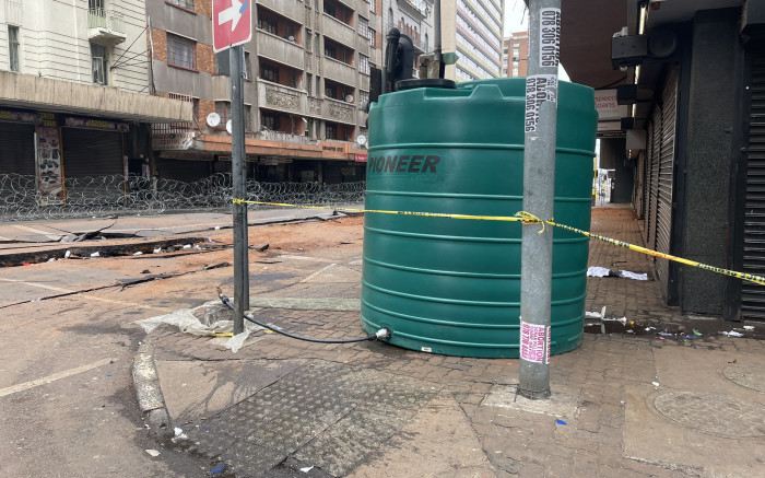 Des camions-citernes et des toilettes portables envoyés aux résidents touchés par l'explosion de Jhb