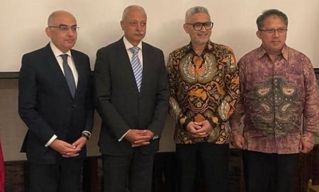 Officials of both sides pose for a picture- press photo