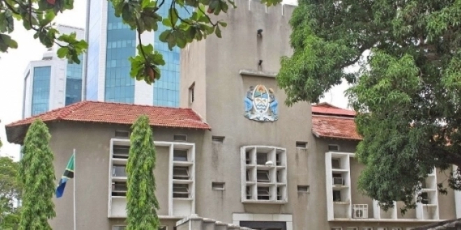 Le duo comparaît devant le tribunal pour avoir falsifié le certificat de décès de leur père