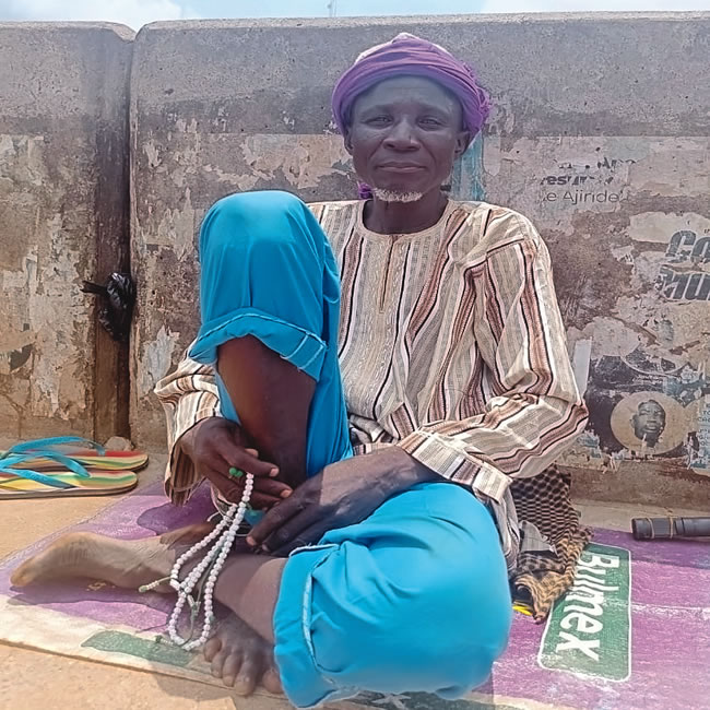 "Le gouvernement a démoli ma maison à Abuja, j'ai tout perdu et je suis devenu mendiant à Ibadan"
