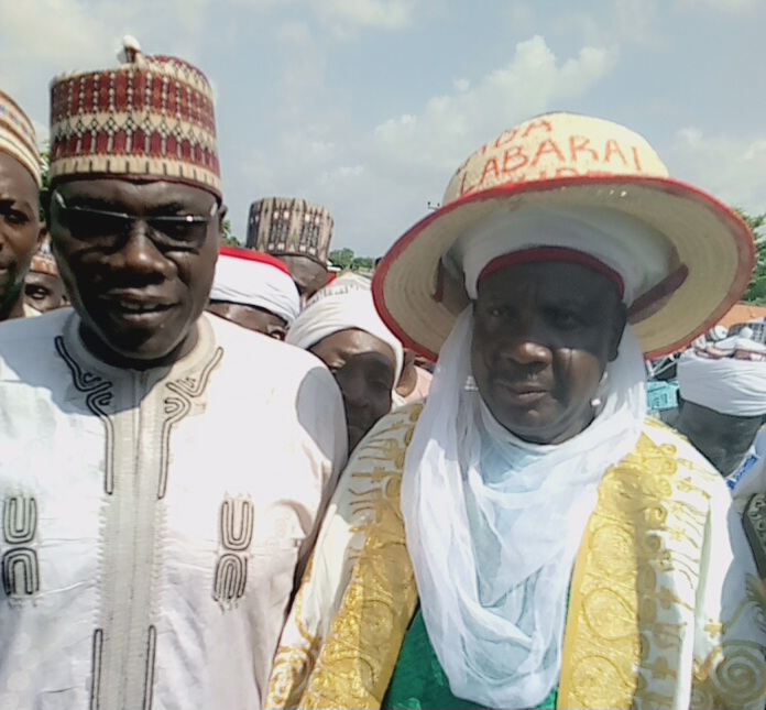 Pourquoi journaliste, d'autres ont reçu les titres traditionnels de l'émirat Bida — Etsu Nupe