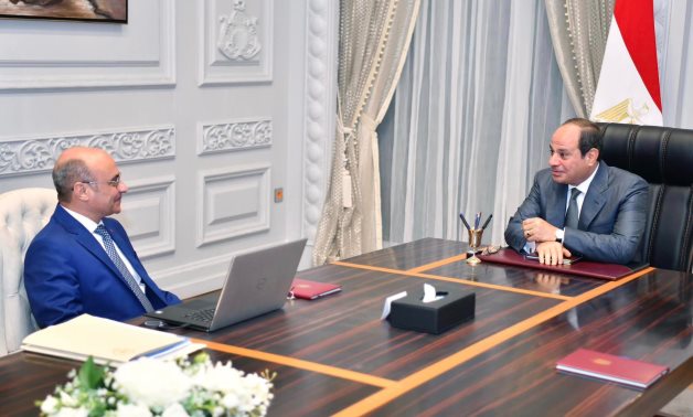 Sissi passe en revue les efforts pour développer les aspects techniques de l'IA dans les tribunaux égyptiens