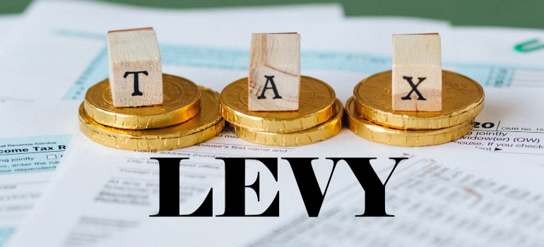 Le gouvernement annule 374 accusations