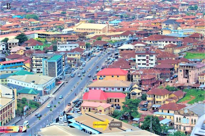 Le législateur d'Oyo exhorte FG à construire des ponts piétonniers sur l'autoroute Lagos-Ibadan