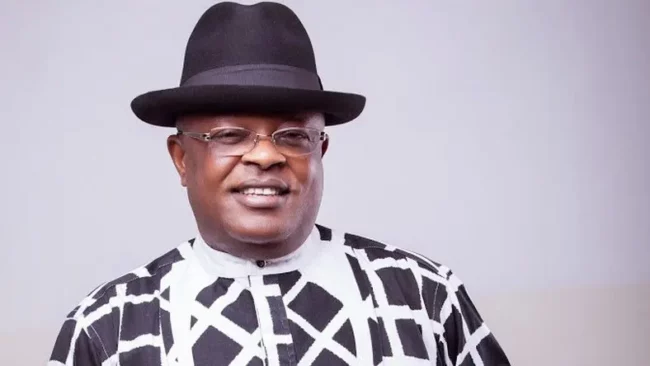 Rembourser l'argent pour les travaux annulés, dit Umahi aux entrepreneurs