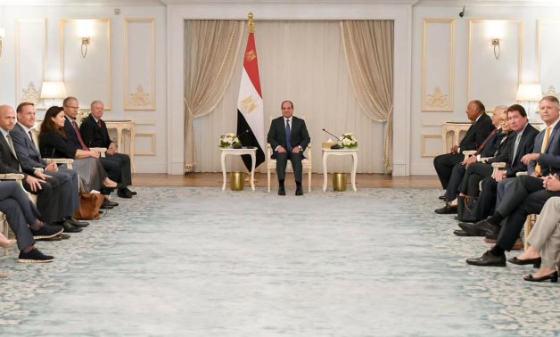 Sissi affirme aux membres du Congrès américain l'engagement de l'Égypte à parvenir à un accord contraignant sur le GERD