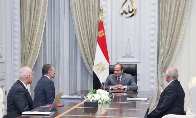 Sissi approuve l'ajout des victimes de l'armée des opérations militaires et de la police des attaques terroristes au Fonds des Martyrs
