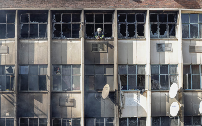 Le Parlement va déployer des députés pour enquêter sur la réponse à l'incendie meurtrier du CBD de Joburg