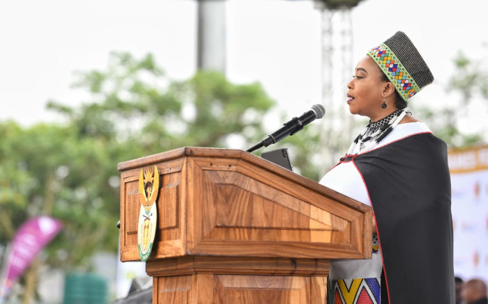 Le premier ministre du KZN déclare que l'achat de vêtements traditionnels peut contribuer à la croissance de l'économie