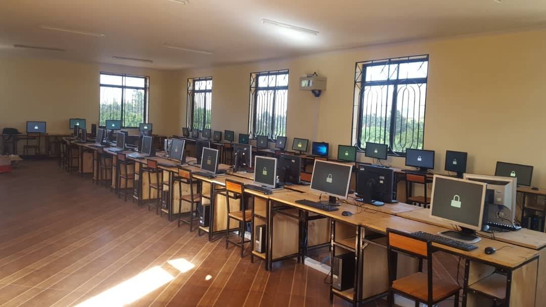 L'école Moshi lance un laboratoire informatique pour stimuler l'alphabétisation numérique