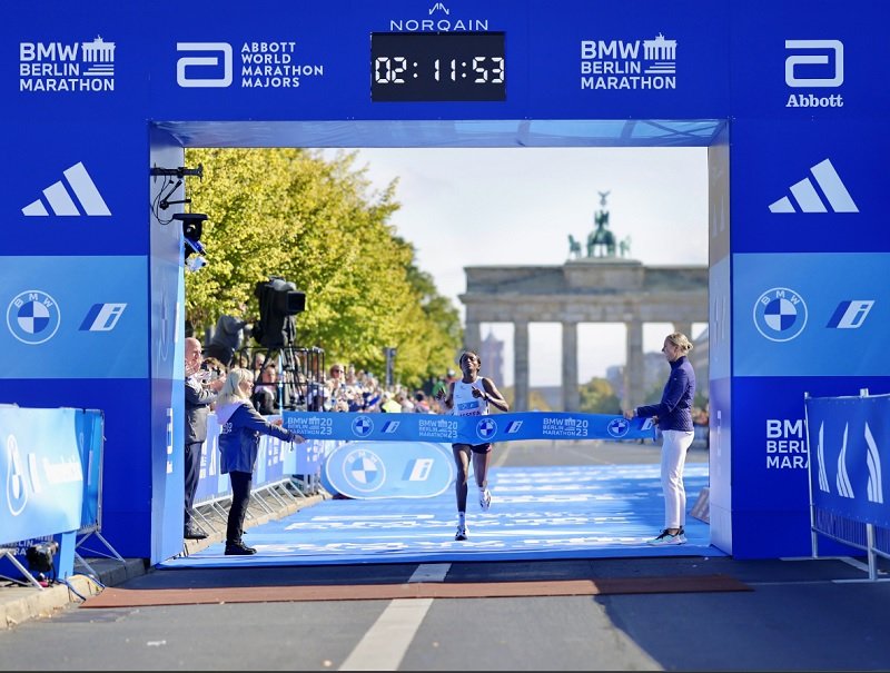 Tigist Assefa - World Marathon New Record
