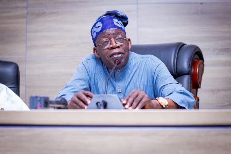 Tinubu se réjouit avec Oba Gbadebo III à 80 ans