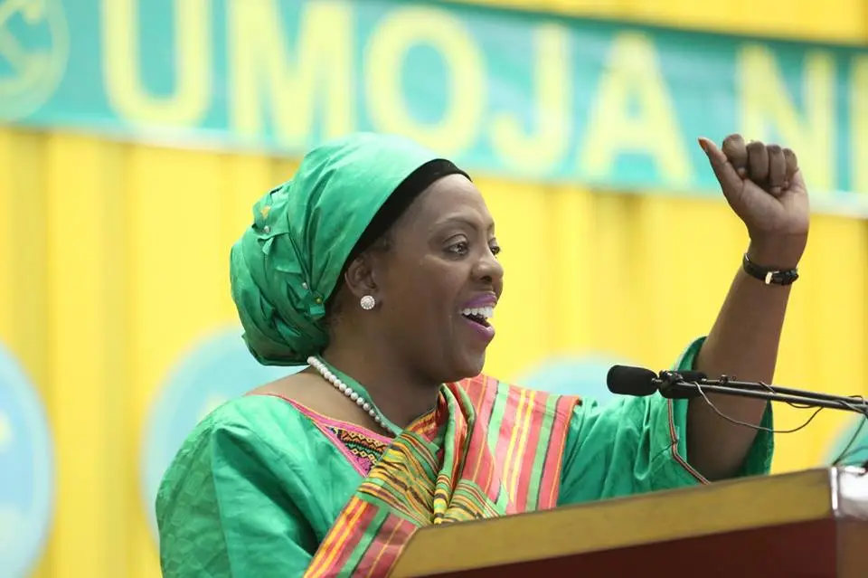 ANCIEN BANC DES LEADERS AVEC NOUVELLES QUOTIDIENNES.  Ambassadrice Amina : Un gouvernement à deux niveaux est le meilleur et l'unique