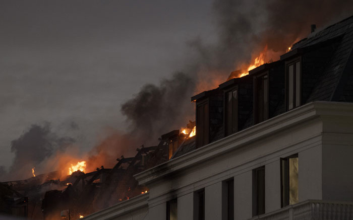 Cinq responsables du Parly pointés du doigt dans l'incendie destructeur de l'Assemblée nationale