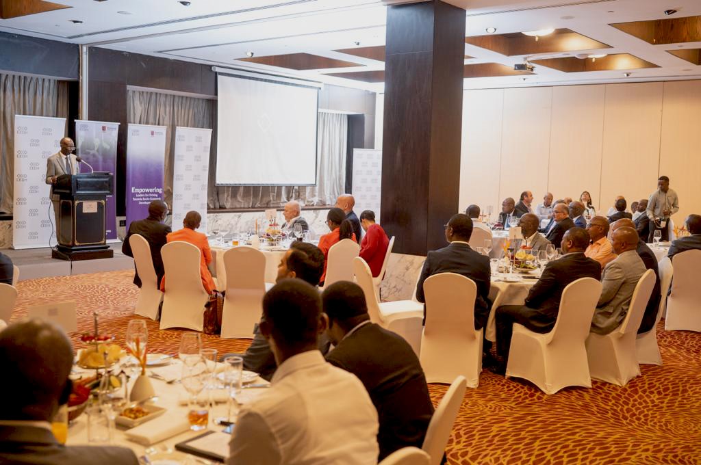 La table ronde des PDG de Tanzanie félicite le professeur Janabi pour son leadership visionnaire