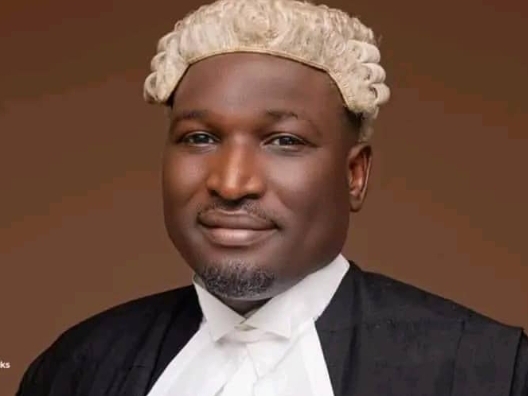 Le gouverneur de Gombe félicite Yakubu Philemon pour sa nomination au SAN