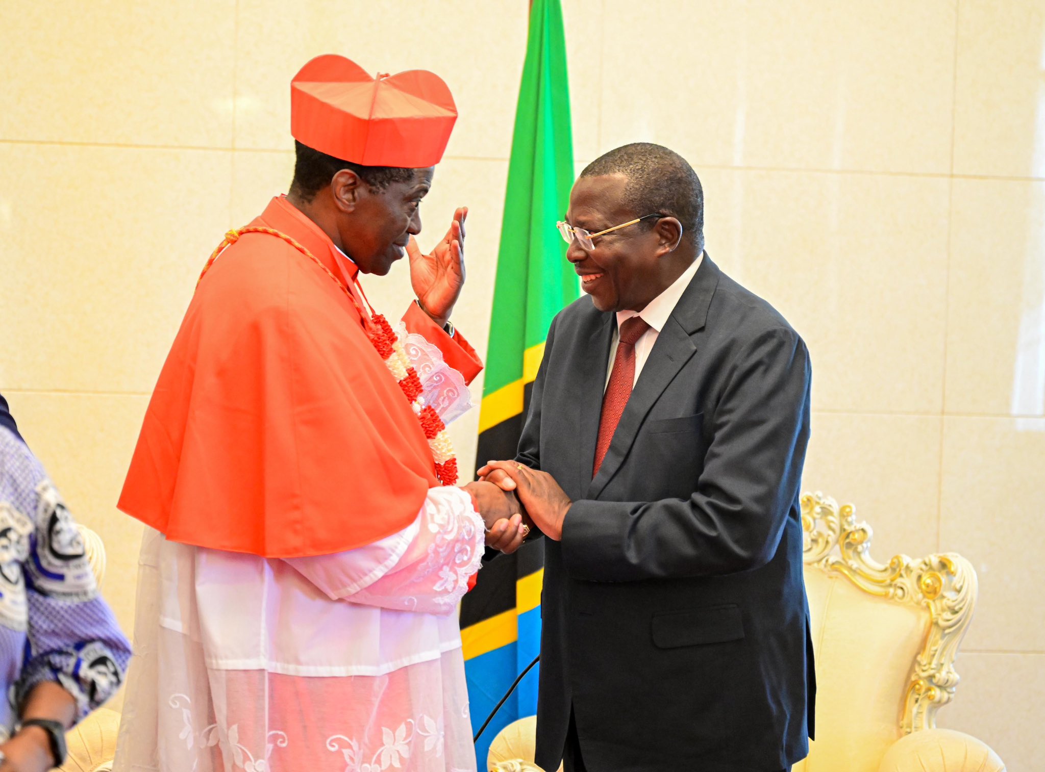 Le vice-président Mpango assure le cardinal Rugambwa et l'église du soutien du gouvernement