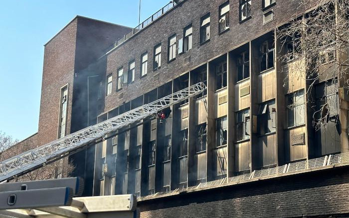 L'enquête sur l'incendie du bâtiment d'Usindiso indique que le bilan des morts pourrait être de 76 et non de 77