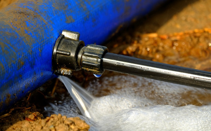Les fuites d'eau et les branchements illégaux en Afrique du Sud coûtent des milliards de rands aux municipalités