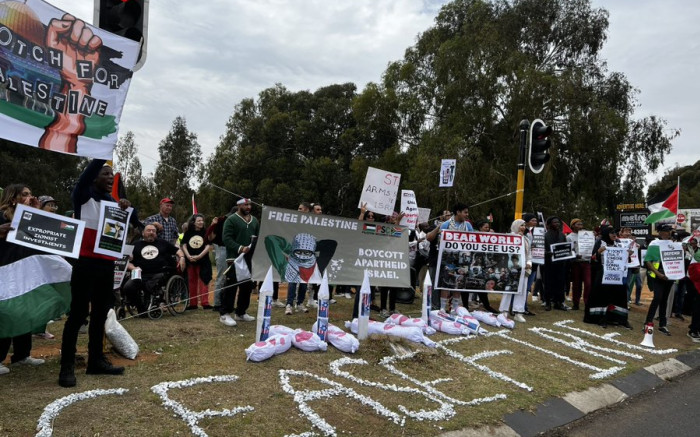 Des groupes protestataires pro-palestiniens appellent à l’expulsion de l’ambassadeur israélien en Afrique du Sud