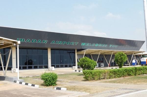 Des passagers échappent à la mort alors qu'un avion privé dérape à l'aéroport d'Ibadan