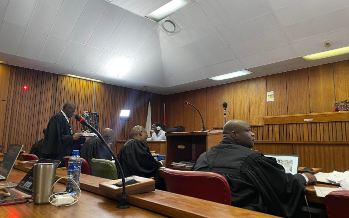 La défense souligne des similitudes dans les arrestations de Sibiya et Ntanzi