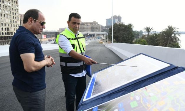 Le président Sissi inspecte les routes et les axes du Grand Caire