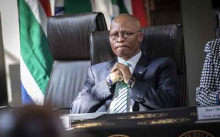 Ntshavheni dit que Mogoeng veut « gouverner depuis la tombe » suite aux commentaires de CR17