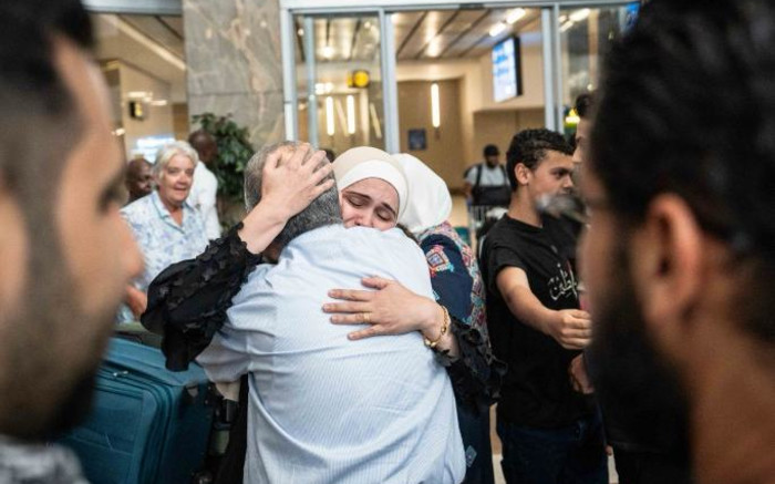 Les évacués de Gaza retrouvent leurs proches à l'aéroport international OR Tambo
