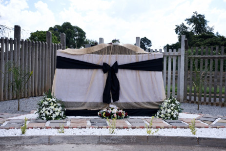 Le 8 décembre 2023, le ministère de la Santé de Gauteng a dévoilé un mur du souvenir pour honorer les 12 infirmières de l'hôpital Tambo Memorial tuées par l'explosion de Boksburg le 24 décembre 2022. Photo : Katlego Jiyane/Eyewitness News