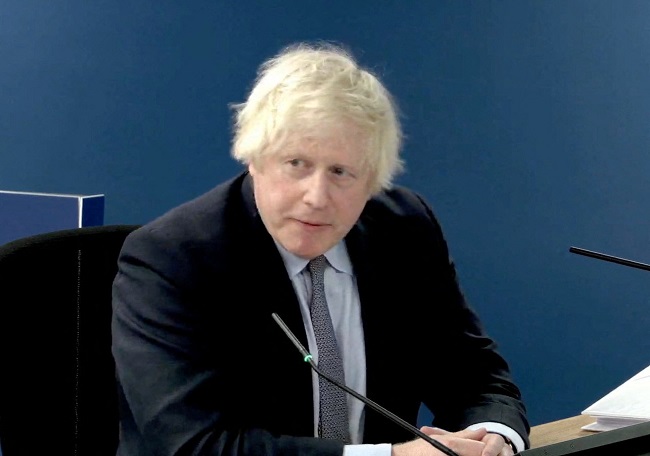 L'ancien Premier ministre Johnson présente ses excuses aux familles des victimes britanniques de Covid